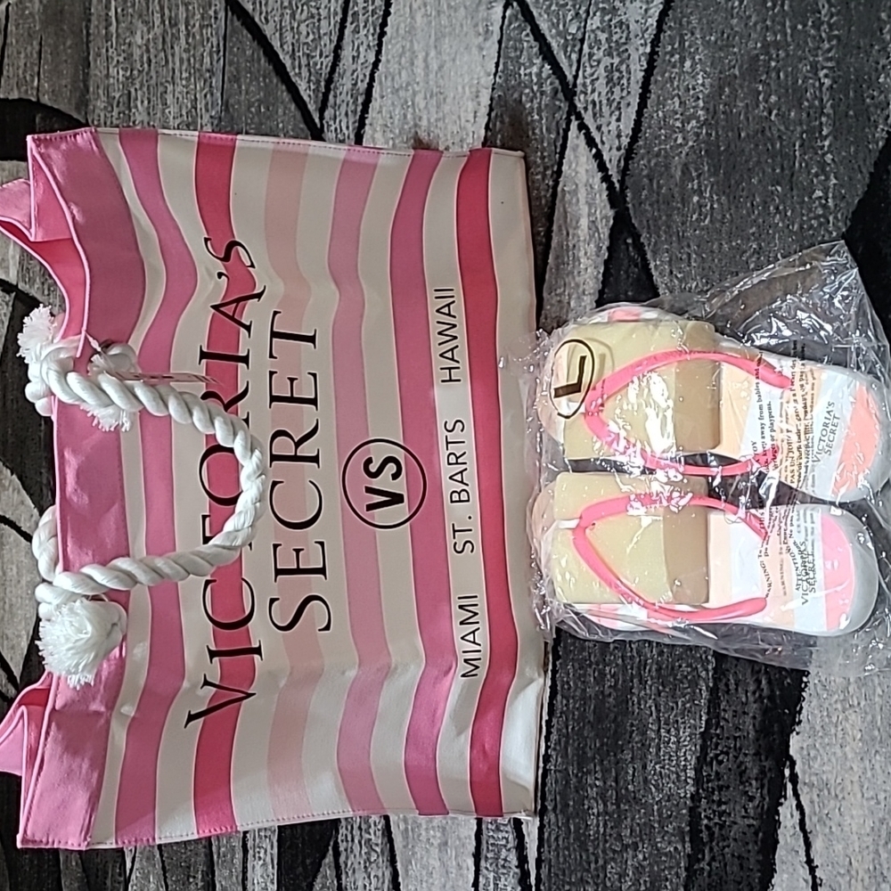 VICTORIA SECRET VINTAGE SIGNATURE STRIPE TOTE & FLIP FLOPS BUNDLE